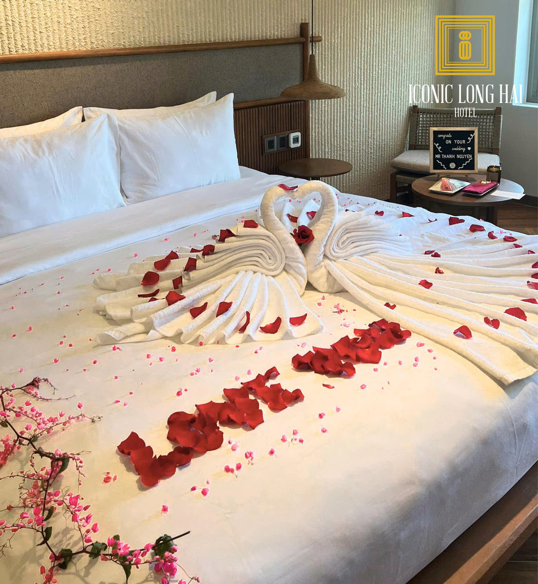trang tri honeymoon trong phong khach san long hai